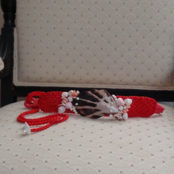 Vintage Red Cord Belt Adorned with Shells Fits 26-38 - Picture 4 of 6